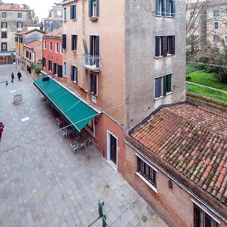 Moro Get-by-train Venice